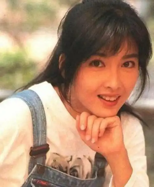 56岁的周慧敏,就这样改写了她的结局,网友:傻的是我们