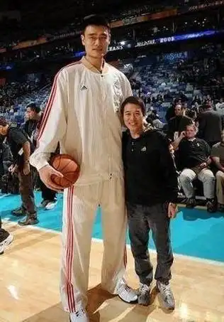 姚明|大哥|合影_新浪新闻