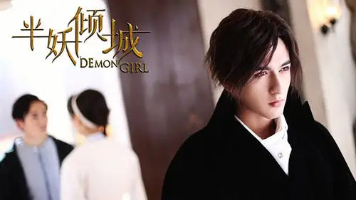 米热《半妖》约会倾城 半裸海报引热议狂潮