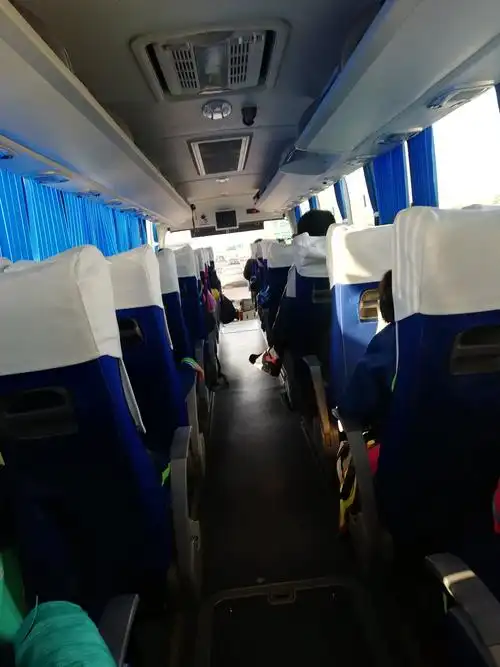 乘坐这辆大巴车,前往大兴区,北京航天科普教育基地.