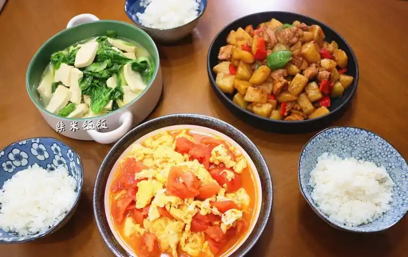 我家晚餐,3个家常菜不到40元,朋友说:比吃外卖强多了