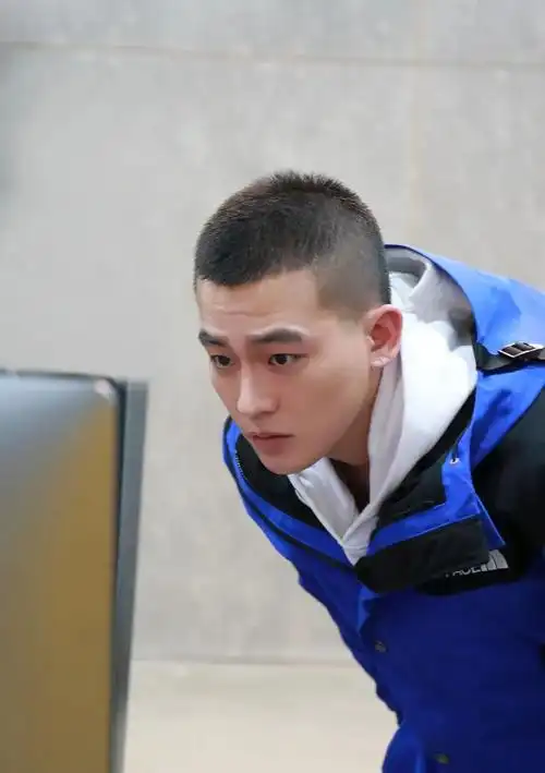 从《中国机长》到《八佰》,欧豪的表演给我们留下了深刻的印象.