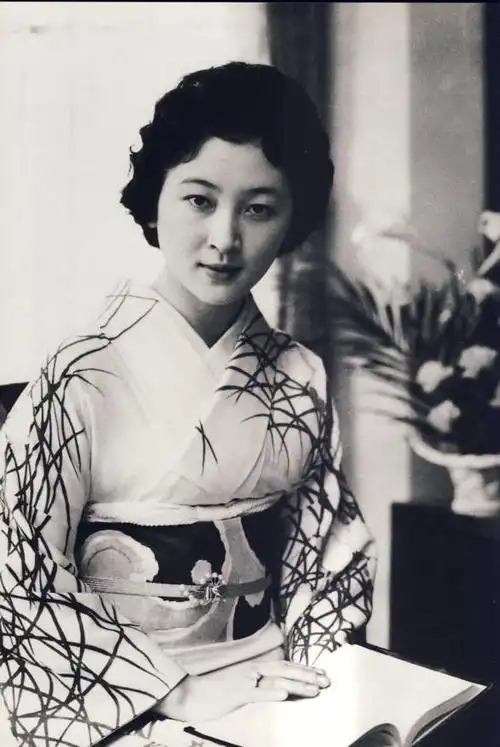 美智子皇后到底有多美?她一人承包日本皇室颜值,尽显东方优雅
