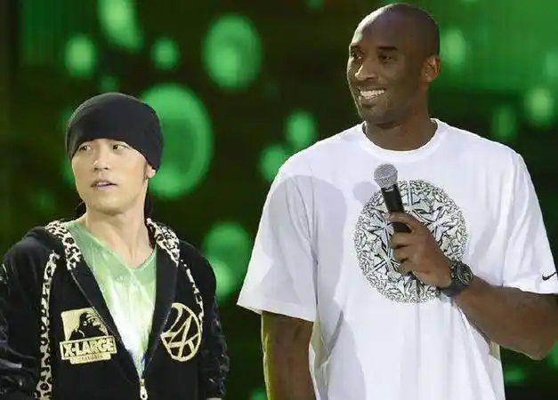 周杰伦新专辑《天地一斗》发布会现科比灵魂,网友热泪盈眶:永远的传奇