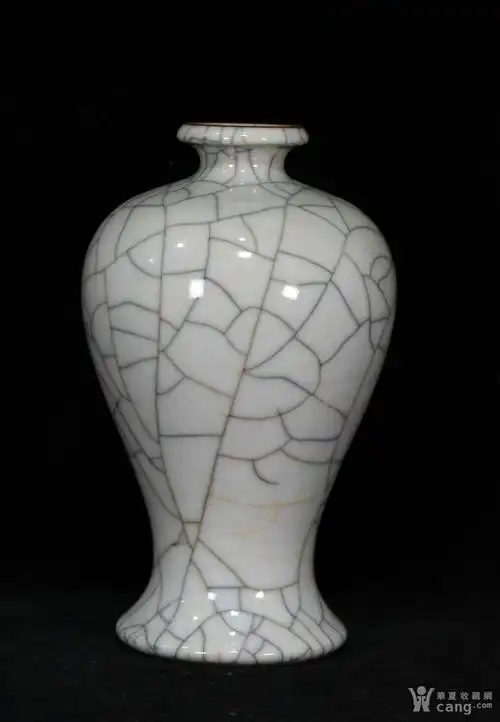 明代成化哥窑金丝铁线开片梅瓶