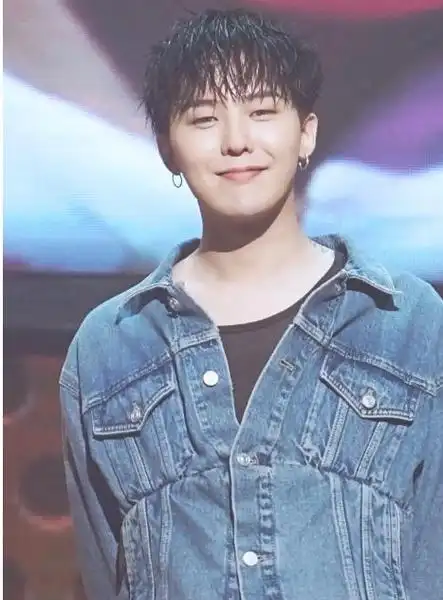 权志龙全身脱毛销毁证据的传言,并表示所提供的头发长度足够进行精密