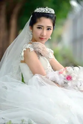 一个待出嫁的美丽新娘看上去不是很开心(多图)