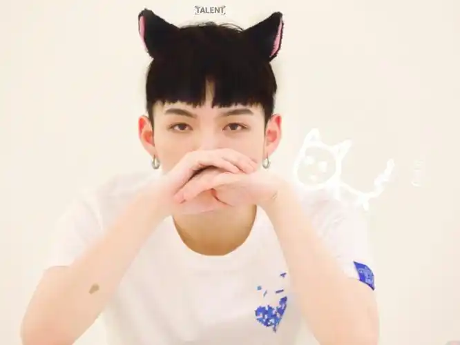 朱星杰《贝加尔湖说再见》签售会喔~~天哪~~这是谁家的小可爱