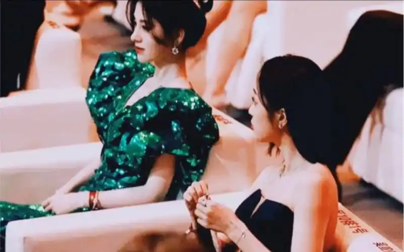 宣鞠微博之夜同框 愿和你共赴荣光 20210228微博之夜 吴宣仪 鞠婧t