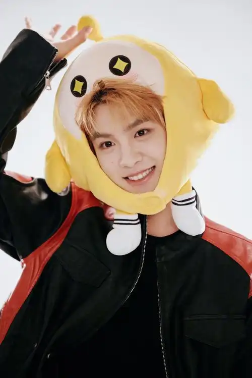 黄明昊小黄蛋#  你的可爱小黄蛋justin上线  奶黄小贾可爱治愈萌化了