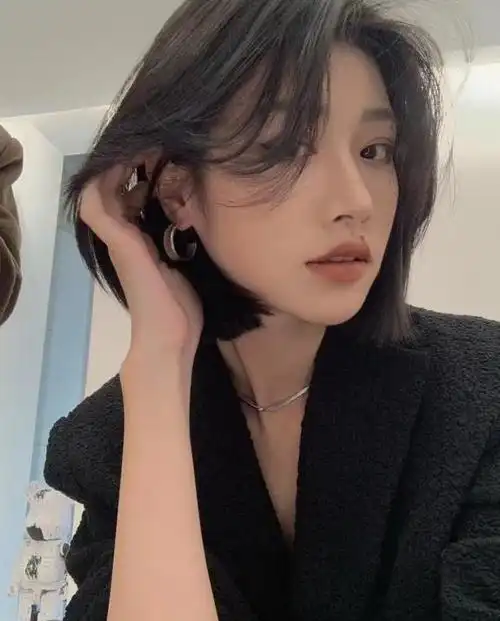 剪掉你的长发吧!今夏流行这3种"齐耳短发",时尚减龄还显脸小