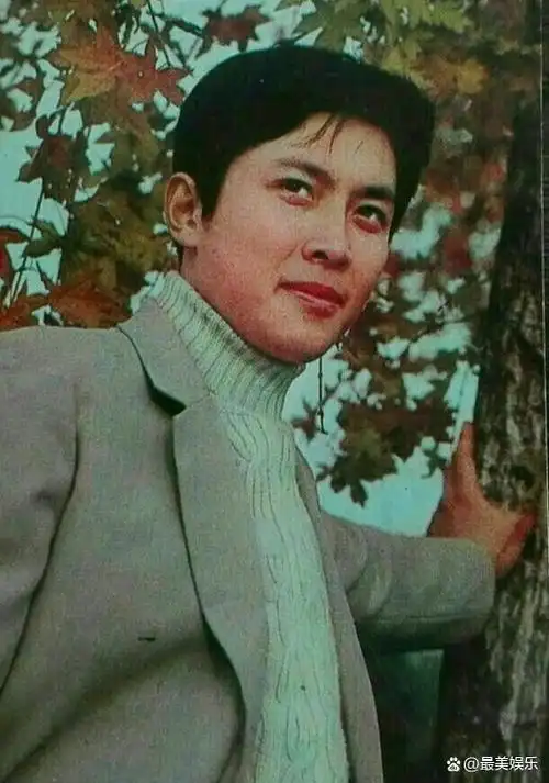 "玉面小生"唐国强:前妻除夕夜自杀,70岁和壮丽现身美国惹人羡