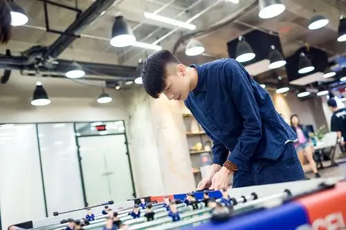 黄榕生沉迷桌上足球