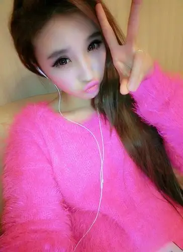 长发美女qq透明皮肤图片我的悲伤隐匿在灿烂的笑容中