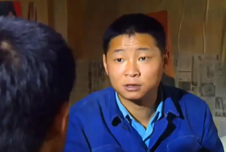 打工人毛子经常被欺负 #山城棒棒军,.影视解说