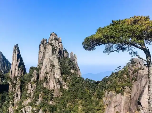 也是中国文化的经脉,在漫长的历史长河中,道教文化和名山大川不断融合
