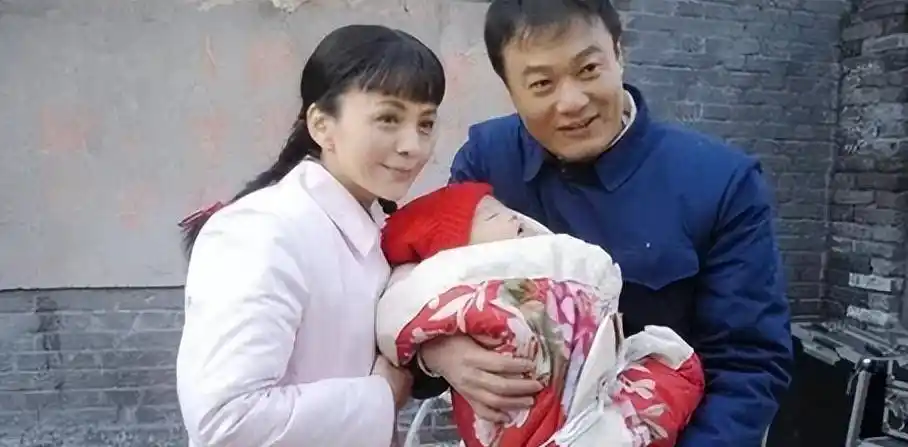 孙松:和侯继林相爱30年,把小娇妻宠上天,美满婚姻