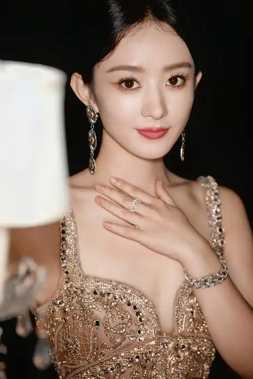 赵丽颖美人如画,知性端庄优雅唯美!