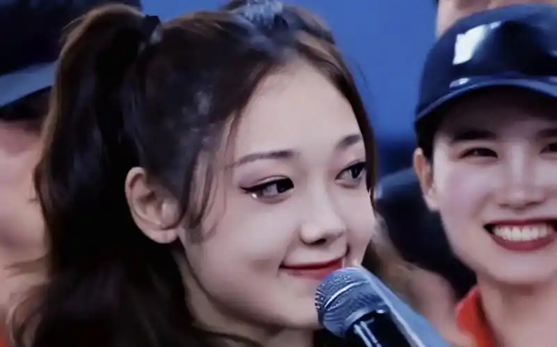 【硬糖少女303希林娜依高】蒙面舞王顽皮老板今晚预告(揭面时刻)_哔哩