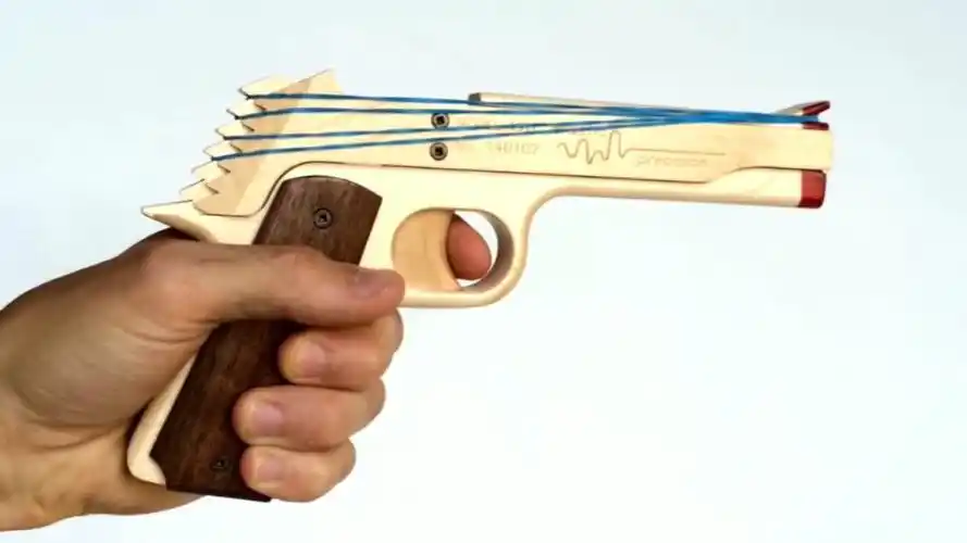 这个好玩!橡皮筋手枪