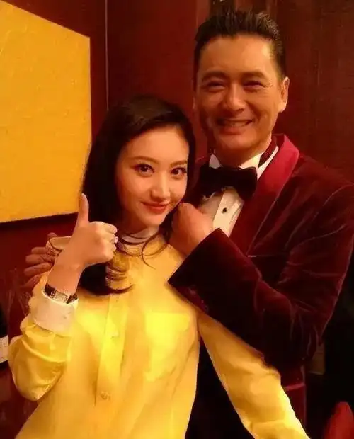 有人明明实力一般,可一出道,就稳坐大女主的的位置,被各个大佬争着