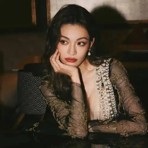 内娱还是浓颜系的统治区~_钟楚曦_五官_眼睛