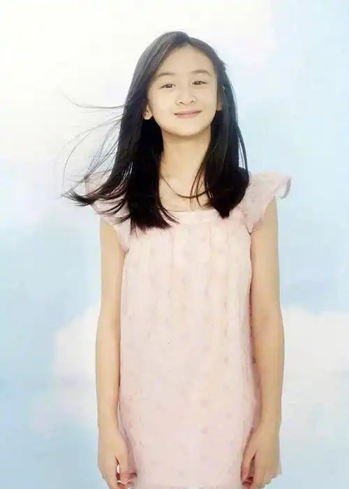 10岁森碟拍写真,可成熟可少女,越来越像郑爽!