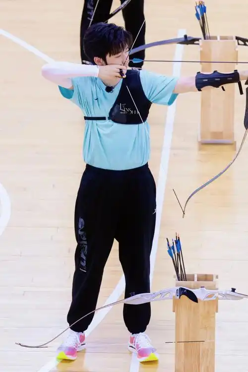 贺峻霖 画报颜值##贺峻霖夏季运动会路透