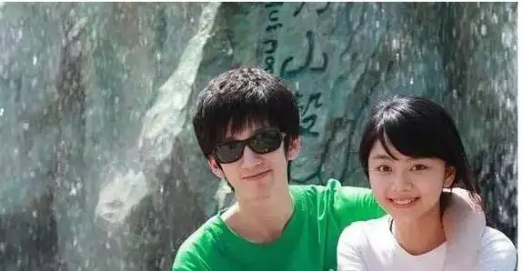 谭松韵交往十年男友是谁和吴奕辰是真的么 谭松韵澄清十年男友