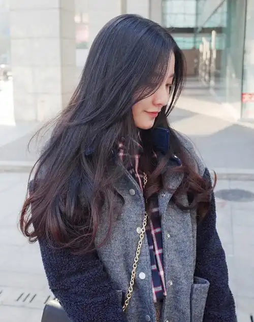 头发细软的可以试试这种长发烫发,中分刘海,修颜又好看,发梢处是螺旋