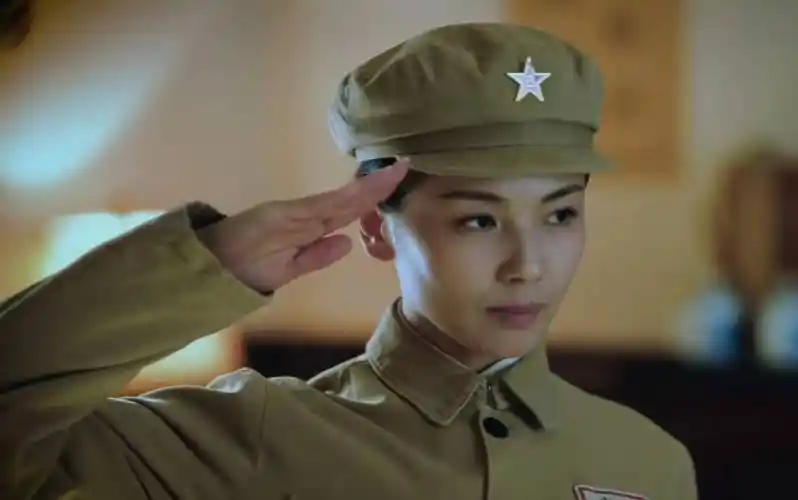 证明了她与正剧的适配度,在《战上海》中刘涛出场时一身军装,又a又飒