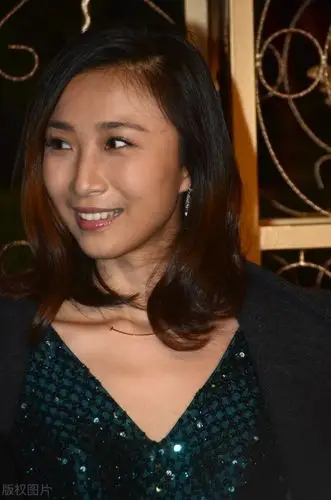 孙红雷携爱妻亮相王骏迪看起来光彩照人