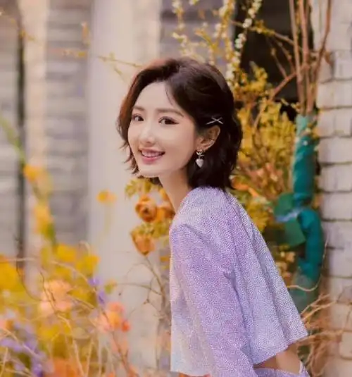 毛晓彤短发造型盘点 轻松演绎百变风格_明星发型 - 美发站