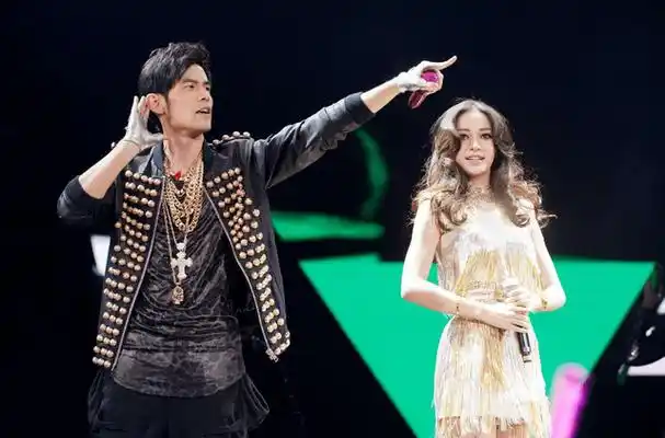 内娱明星尴尬追星史:白鹿太爱鹿晗为其改名,张碧晨追星张艺兴_关晓彤