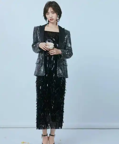 沈月也逃不掉,为什么现在变样了?_黑色_白色_运动鞋