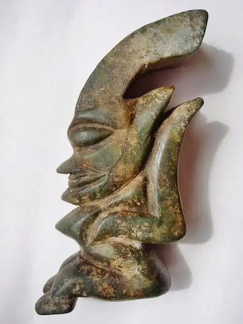 红山文化文物石雕玉器玉器的使用和丧葬的礼仪是红山文化的一大特点.