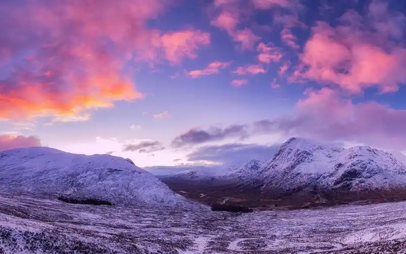 壮阔大山美丽云朵风景图片壁纸