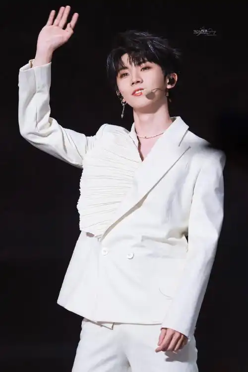 马嘉祺叁重楼暨出道四周年演唱会##马嘉祺 廿一幕启循光赴盛景