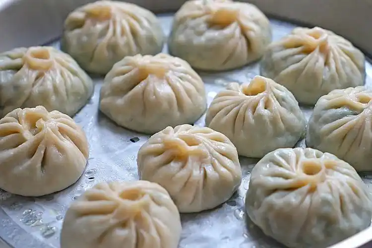 原创这两款不同做法的包子我家隔三差五换着做每次做再多都不够吃