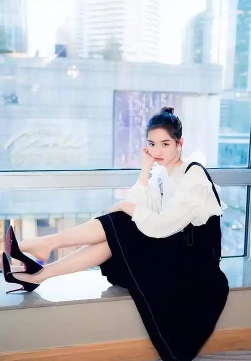 王玉雯不仅有气场,还有演技和衣品都不错!_的整体_造型_发型