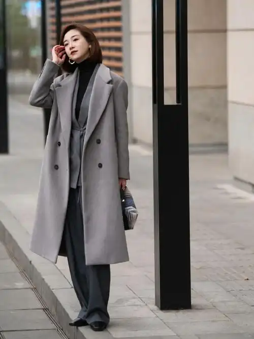 今年流行大衣层次叠穿不管是谁能轻松穿出时尚感与优雅范