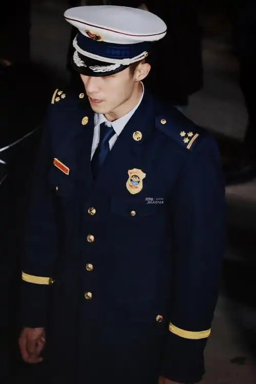 黄景瑜他从火光中走来##黄景瑜倒三角身材