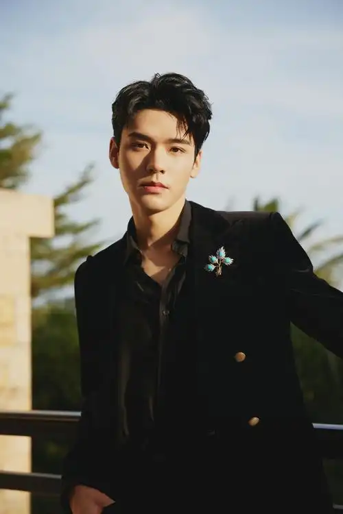 gq人物盛典龚俊写真图片