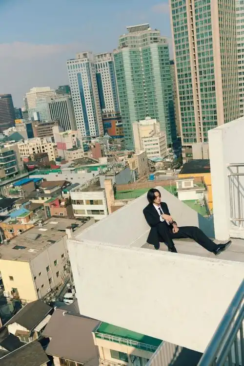 黄旭熙solo出道预告照