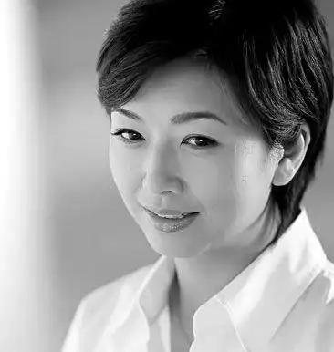 也曾与孙红雷,王志文以及老干部靳东合作过.江珊,"不爱江山,爱美人".