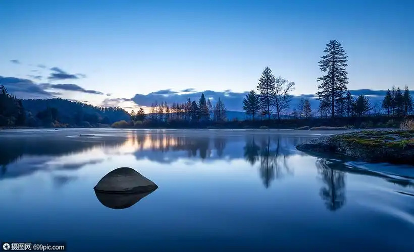 照片 自然风景 在水一方意境风光.jpg