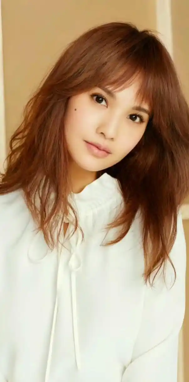 杨丞琳在娱乐圈的事业发展可谓是多姿多彩,充满了无数亮点.