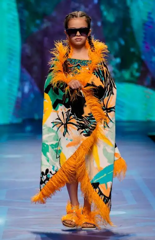 羽毛为特殊场合服装和度假造型注入新意