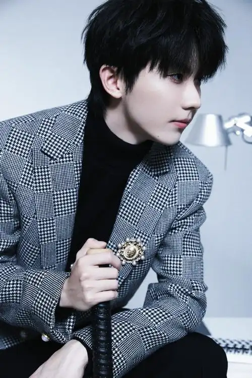 微博之夜红毯##时代少年团交换礼物##和马嘉祺点亮微博之夜