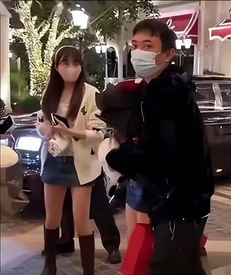 王思聪新女友曝光两人爱巢,宣称这是第二个家,女主人气质十足_小羽